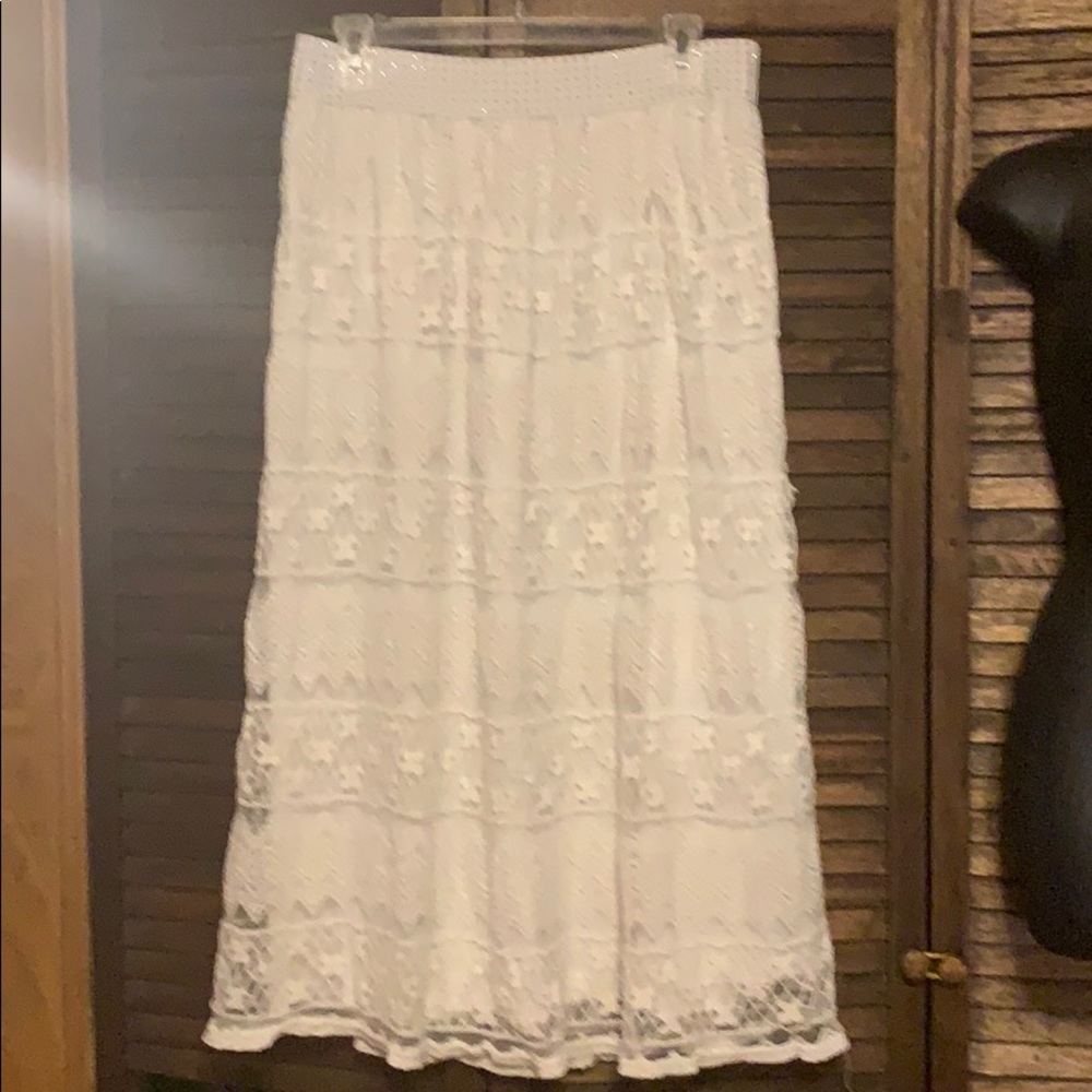 Ladies white, lacy skirt